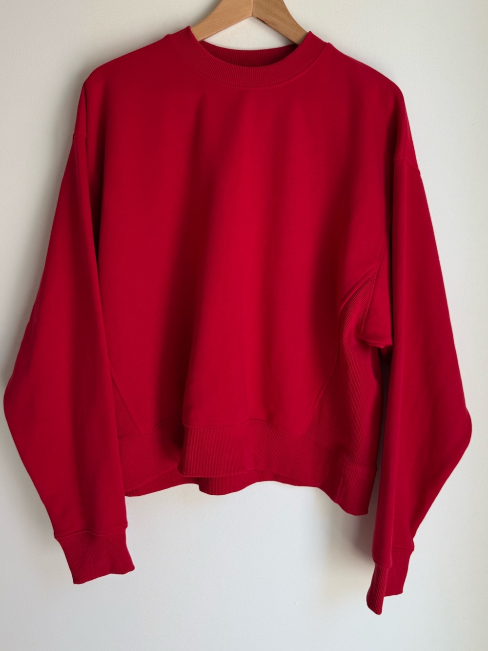 A Oversized women's red crewneck sweatshirt M